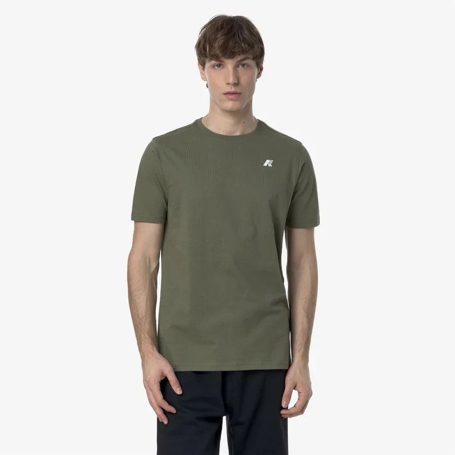 K-WAY ODOM ASCII CODE JERSEY
GREEN LICHEN Style: K3138LW – Color: V15
T-Shirt Casual in Cotone Uomo Verde Lichene con Stampa Grafica - immagine 2