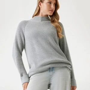 GUESS
MAGLIONE A COSTINE MISTO LANA

W5BR31Z1192