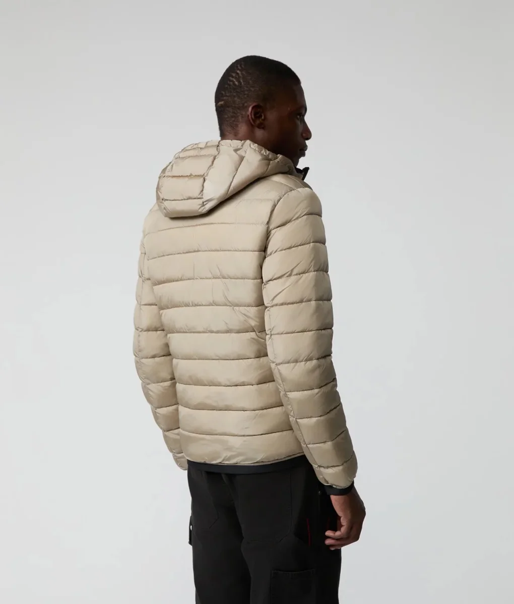 REFRIGIWEAR JOSH JACKET
Piumino invernale da Uomo. Un must-have per affrontare al meglio la stagione fredda. 100% nylon dal look iridescente. Imbottitura termica 100% animal-free che rende il capo caldo e piacevole da indossare. - immagine 3