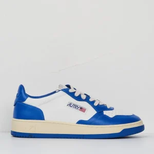 AUTRY AULM WB15
MEDALIST LOW SNEAKERS IN PELLE BIANCA E BLU ROYAL