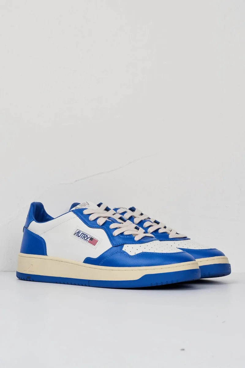 AUTRY AULM WB15
MEDALIST LOW SNEAKERS IN PELLE BIANCA E BLU ROYAL - immagine 3