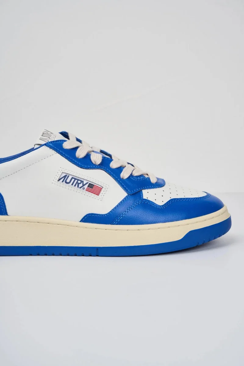 AUTRY AULM WB15
MEDALIST LOW SNEAKERS IN PELLE BIANCA E BLU ROYAL - immagine 7